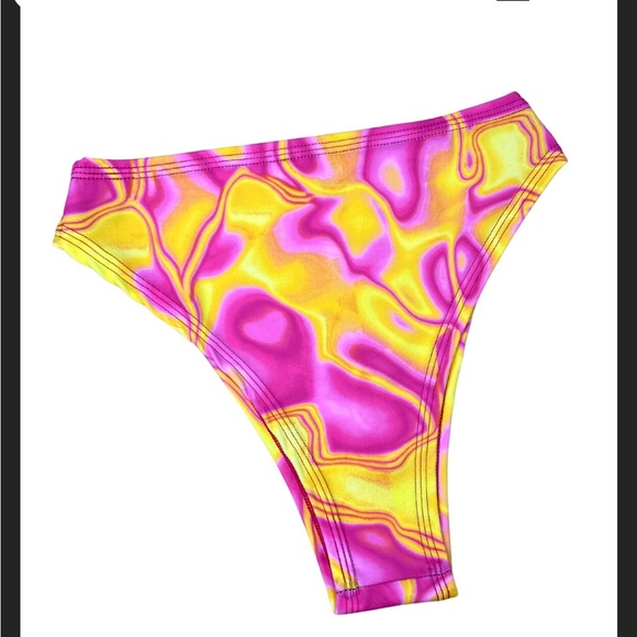 Lava Girl Yellow and Pink matching top, bottom and fingerless gloves. - Picture 2 of 3